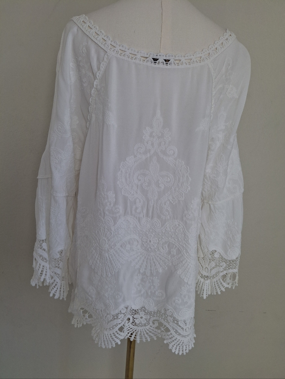 Democracy Boho White Embroidered Lace Bell Sleeve Top - Picture 10 of 12